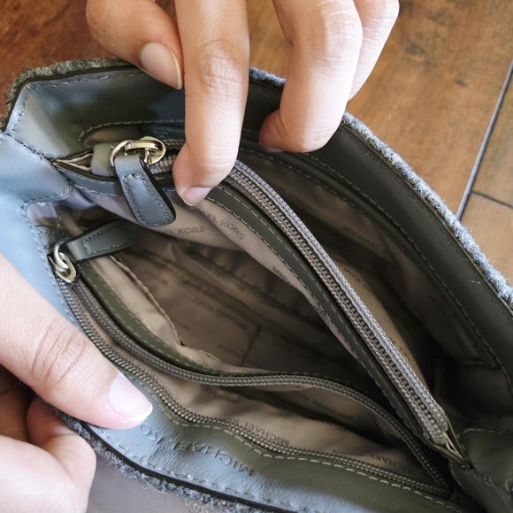 Michael Kors Sloan Small Quilted Wool Felt Pearl Embellished Chain Shoulder Bag - Picture 13 of 16